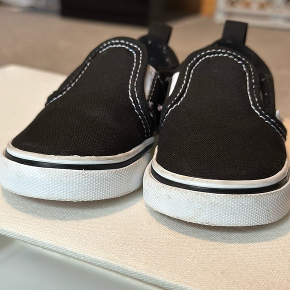 Vans Toddler Black Slip-On Shoes - Picture 3 of 7
